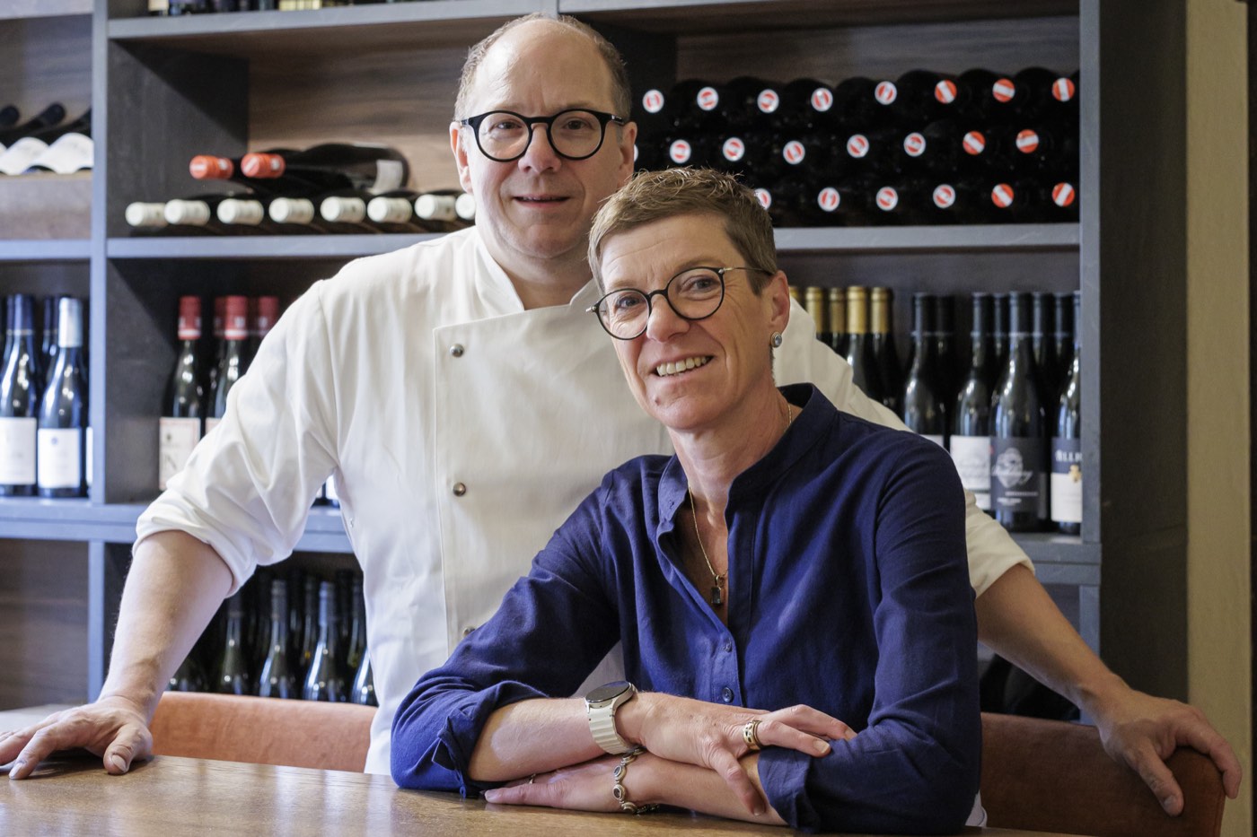 Markus Egger und Sabine Simon in der Vinothek