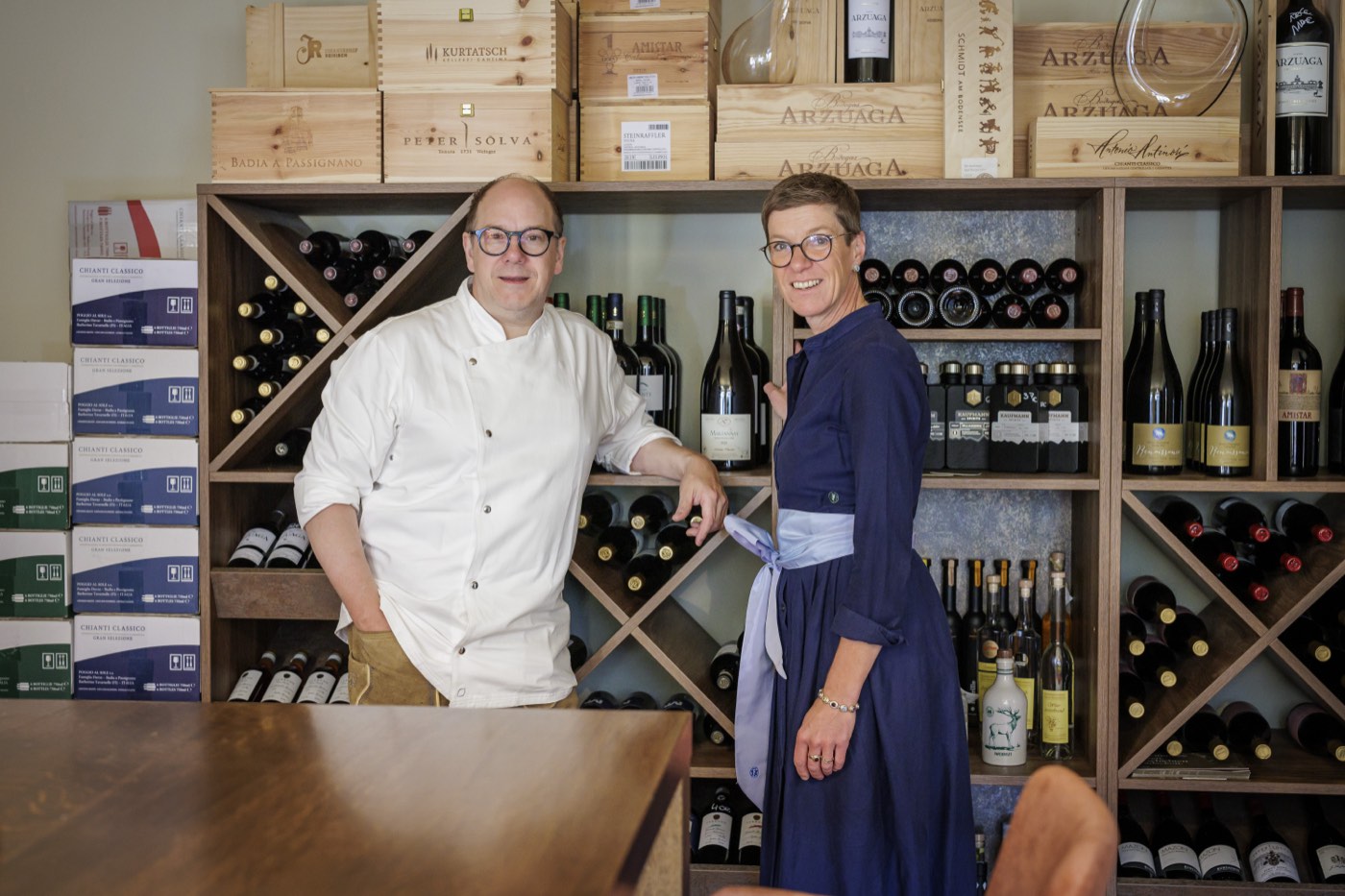 Markus Egger und Sabine Simon in der Vinothek